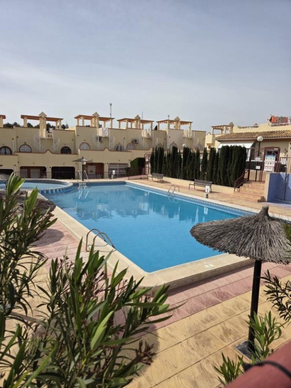 de 105m2 con 3 dormitorios y 2 baños con plaza de garaje