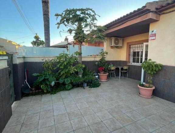 de 117m2 con 3 dormitorios y 2 baños con plaza de garaje