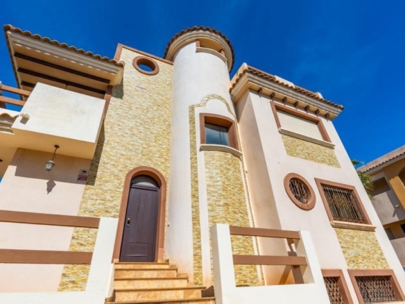 Imagen 2 de Venta de chalet en Orihuela costa