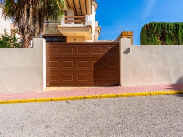 de 180m2 con 6 dormitorios y 3 baños