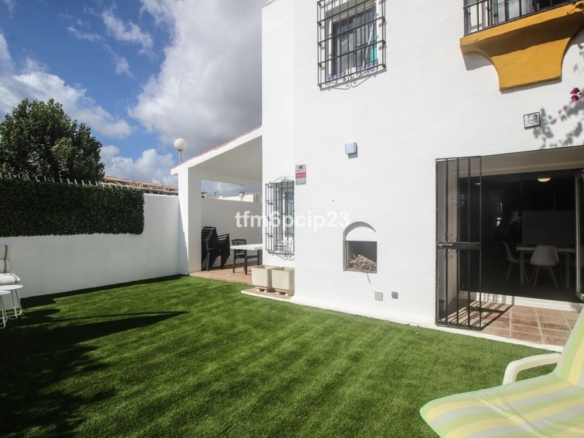 Imagen 2 de Adosada en Venta en Casares Málaga