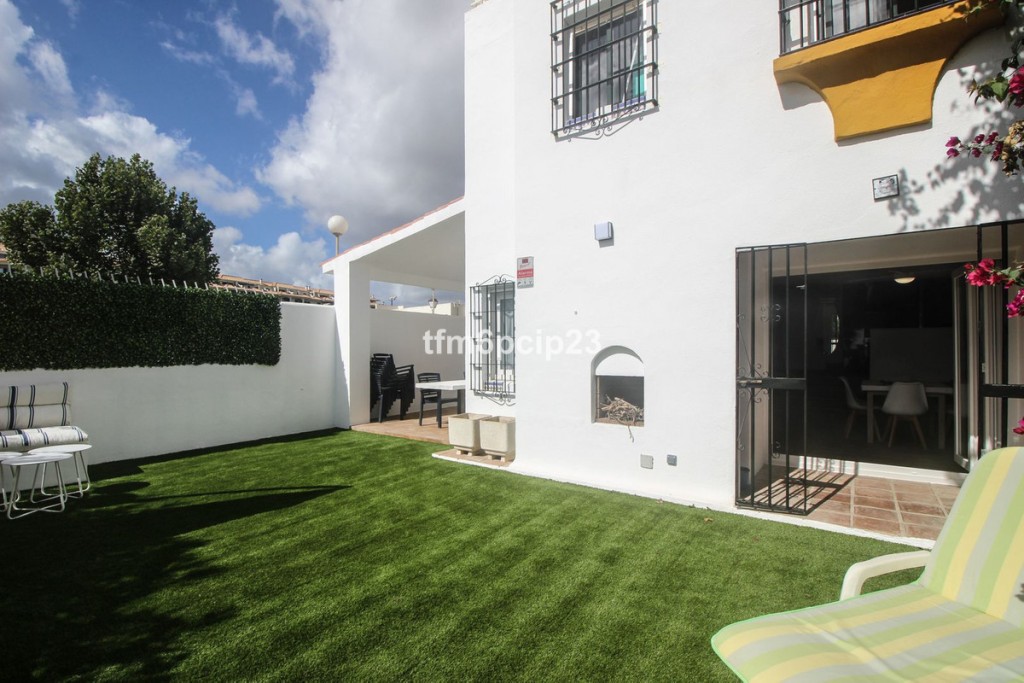 Imagen 2 de Adosada en Venta en Casares Málaga