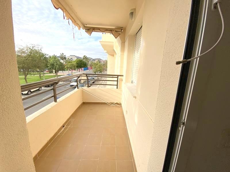 Imagen 3 de ESTUPENDA VIVIENDA EN LA ZONA DE HACIENDA CAPITÁN. 4D+2B+G+PISCINA…