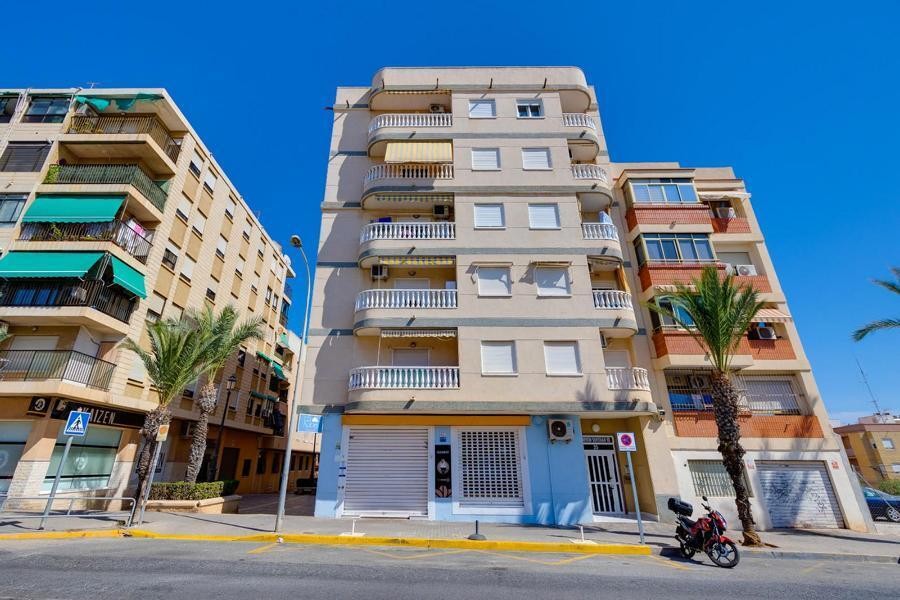 de 56m2 con 2 dormitorios y 1 baño