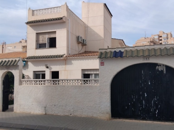 Imagen 1 de Casa-Chalet en Venta en Torrevieja Alicante