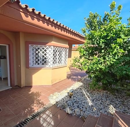 Imagen 3 de ADOSADA INDEPENDIENTE CON VISTAS PANORÁMICAS Y PISCINA PRIVADA