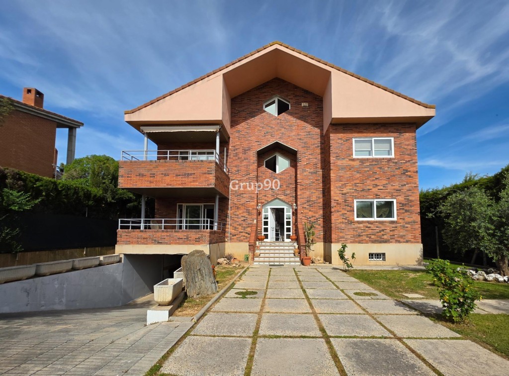 Imagen 1 de ? Chalet exclusivo en Lleida – Espacio