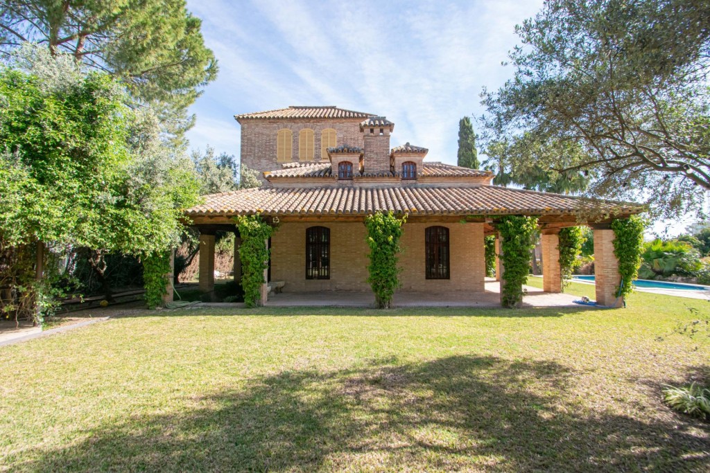 Imagen 2 de Exclusivo chalet en Urbanización de lujo