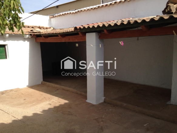 Imagen 1 de FINCA CHALET EN VENTA