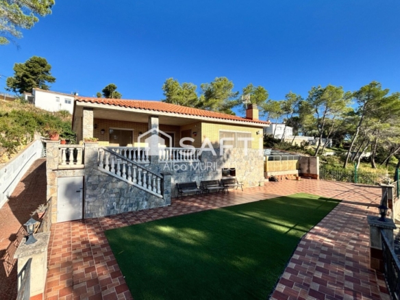 Imagen 1 de Encantadora casa unifamiliar cerca de Sitges – entorno natural y amplitud