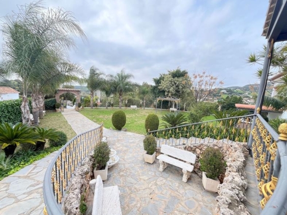 Imagen 1 de SE VENDE FINCA DE CELEBRACIONES A POCA DISTANCIA DE ESTEPONA.