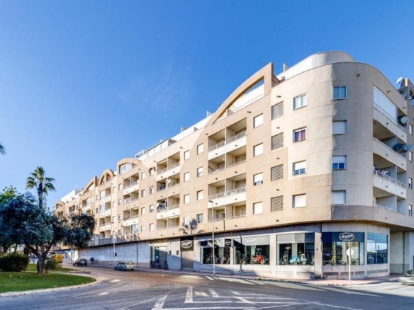de 69m2 con 2 dormitorios y 1 baño con plaza de garaje