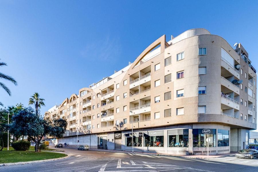 de 69m2 con 2 dormitorios y 1 baño con plaza de garaje