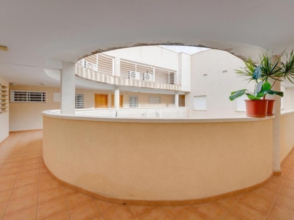 de 69m2 con 2 dormitorios y 1 baño con plaza de garaje