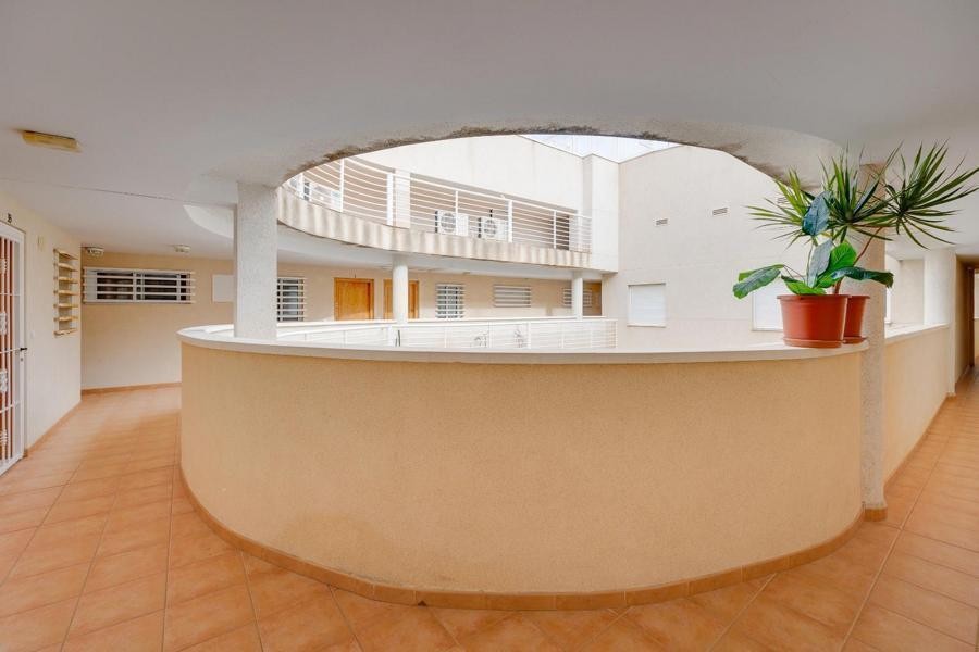 de 69m2 con 2 dormitorios y 1 baño con plaza de garaje