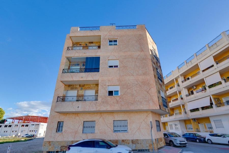 de 99m2 con 2 dormitorios y 2 baños