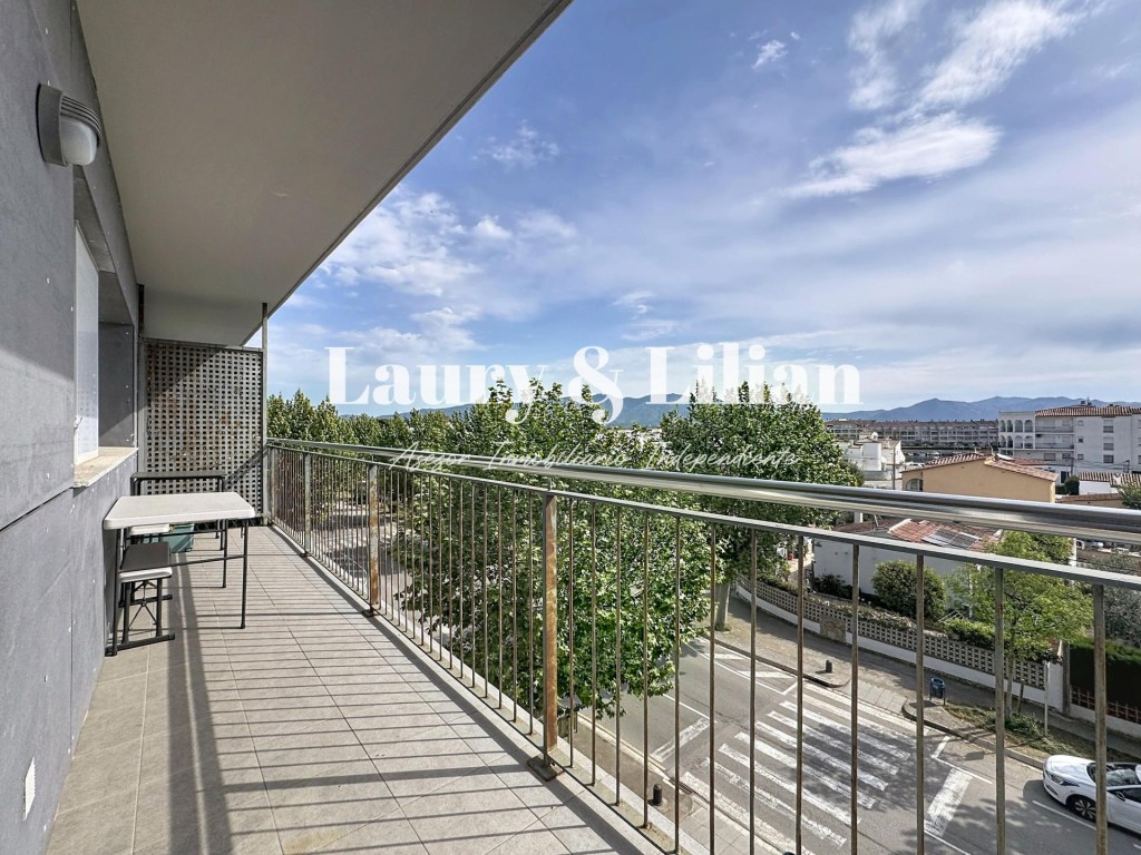 Imagen 3 de Apartamento de 2 dormitorios con piscina y plaza de aparcamiento.