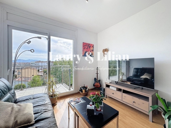 Imagen 1 de Apartamento de 2 dormitorios con piscina y plaza de aparcamiento.