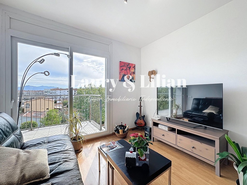 Imagen 1 de Apartamento de 2 dormitorios con piscina y plaza de aparcamiento.