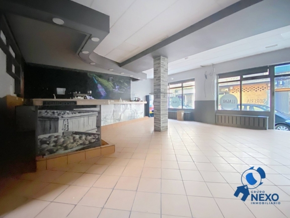 Imagen 1 de Local de hostelería con gran terraza y barbacoa en El Rebollal