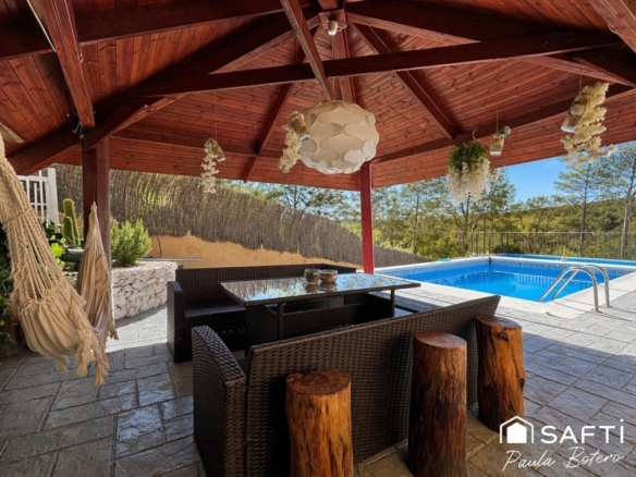 Imagen 1 de En Exclusiva preciosa vivienda unifamiliar con jardín