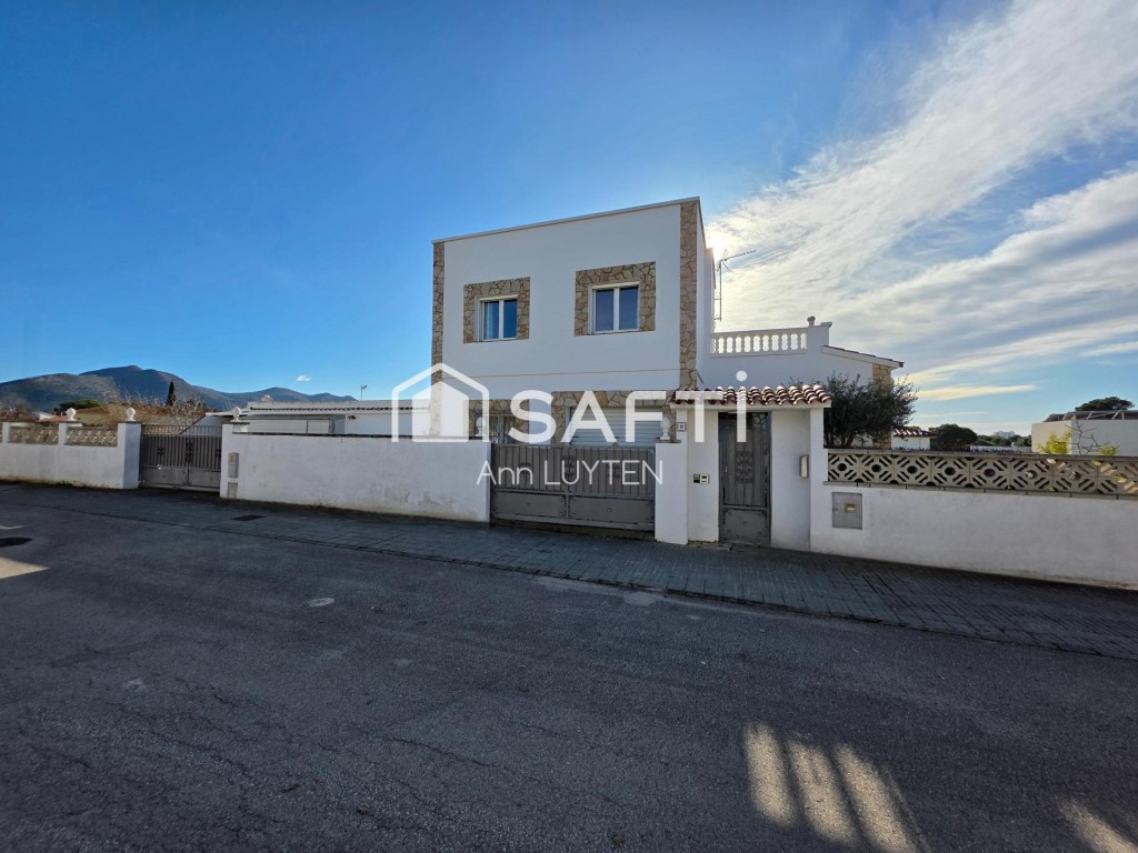 Imagen 1 de Casa en venta con terreno 820m2 Las Garrigas Roses