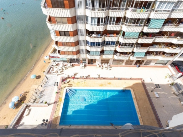 Imagen 1 de Apartamento a pie de playa del Acequión y con piscina comunitaria en Torrevieja