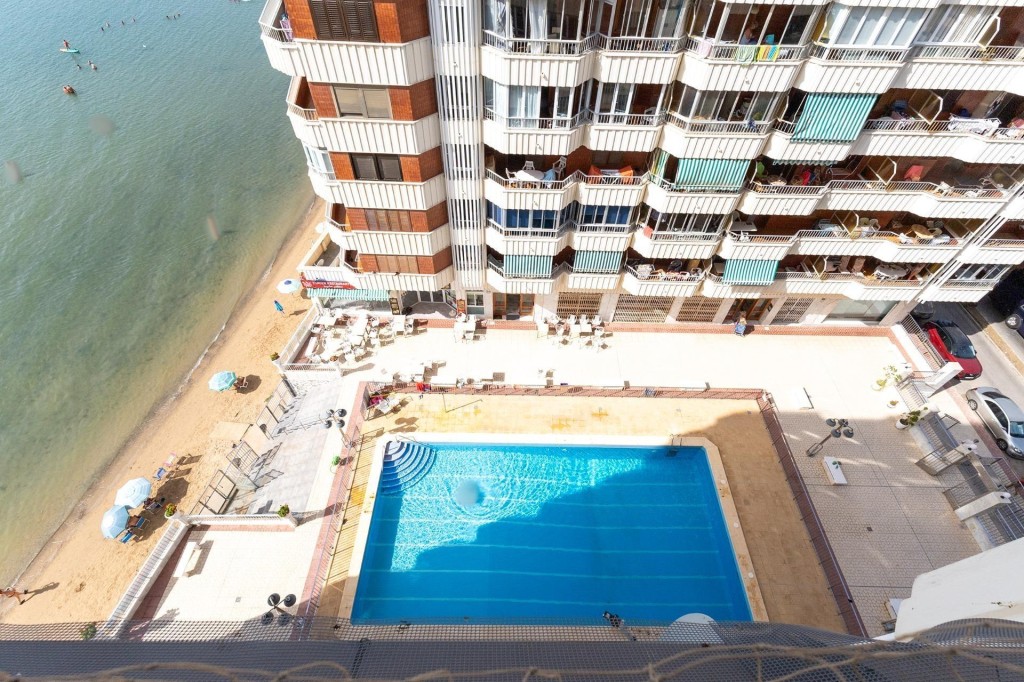 Imagen 1 de Apartamento a pie de playa del Acequión y con piscina comunitaria en Torrevieja