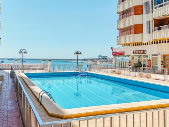 Imagen 1 de Apartamento en primera línea de Playa del Acequión con piscina comunitaria