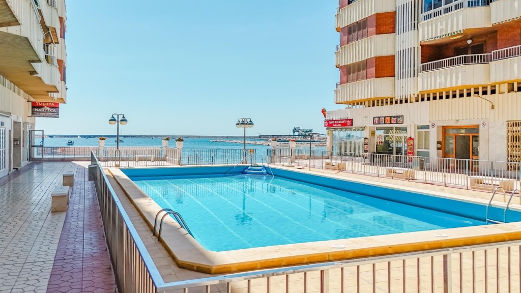 Imagen 1 de Apartamento en primera línea de Playa del Acequión con piscina comunitaria