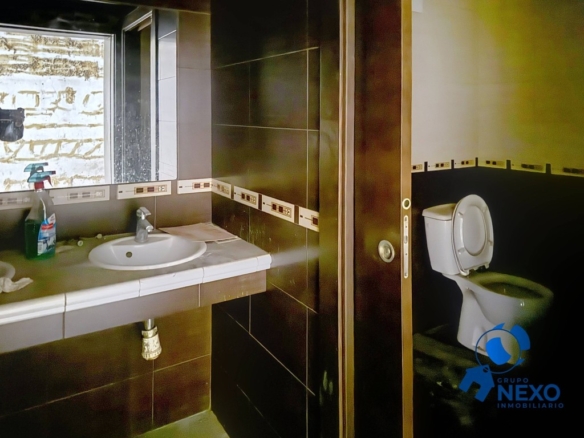 Imagen 2 de Amplio local comercial de 240 m2 en excelente estado