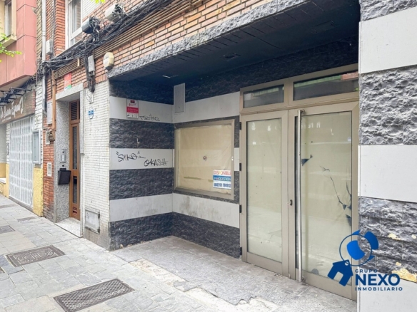 Imagen 1 de Amplio local comercial de 240 m2 en excelente estado