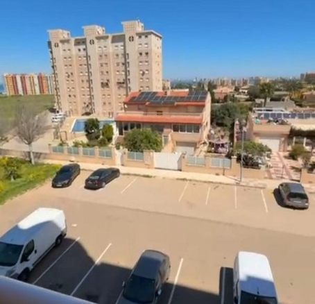 con 2 dormitorios y 1 baño con plaza de garaje
