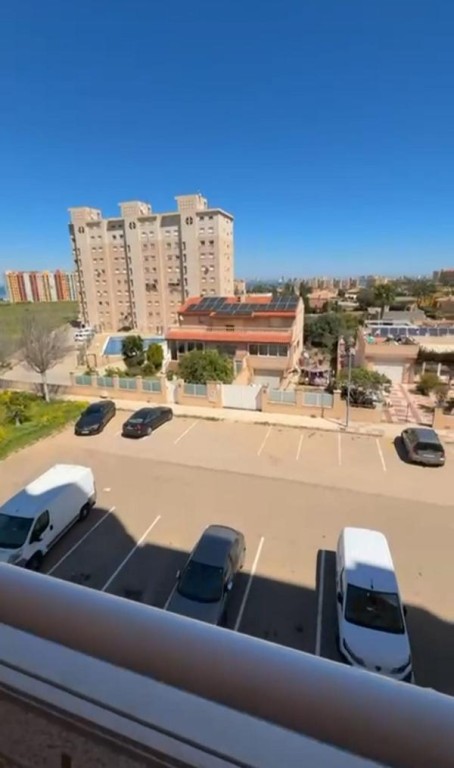 con 2 dormitorios y 1 baño con plaza de garaje