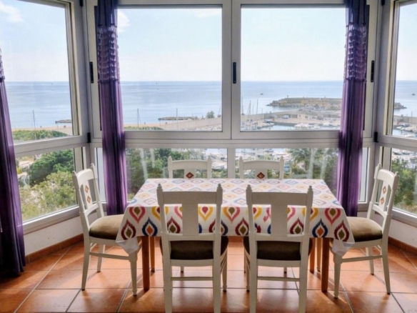Imagen 2 de Apartamento en la primera línea de mar con licencia turística
