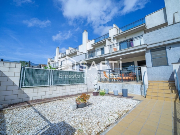 Imagen 2 de Excelente casa adosada en urbanizacion Panoramica golf