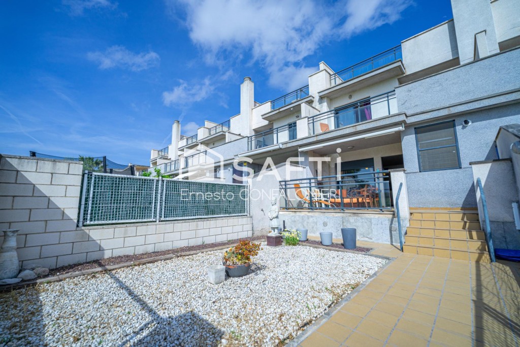 Imagen 2 de Excelente casa adosada en urbanizacion Panoramica golf