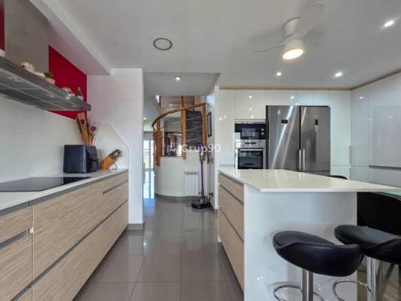 Imagen 3 de Espectacular Ático Dúplex de 130 m2 con Gran Terraza y Máxima Tranquilidad