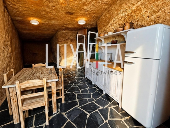 Imagen 4 de Terreno con Cuevas Únicas y Vistas Increíbles a la Naturaleza