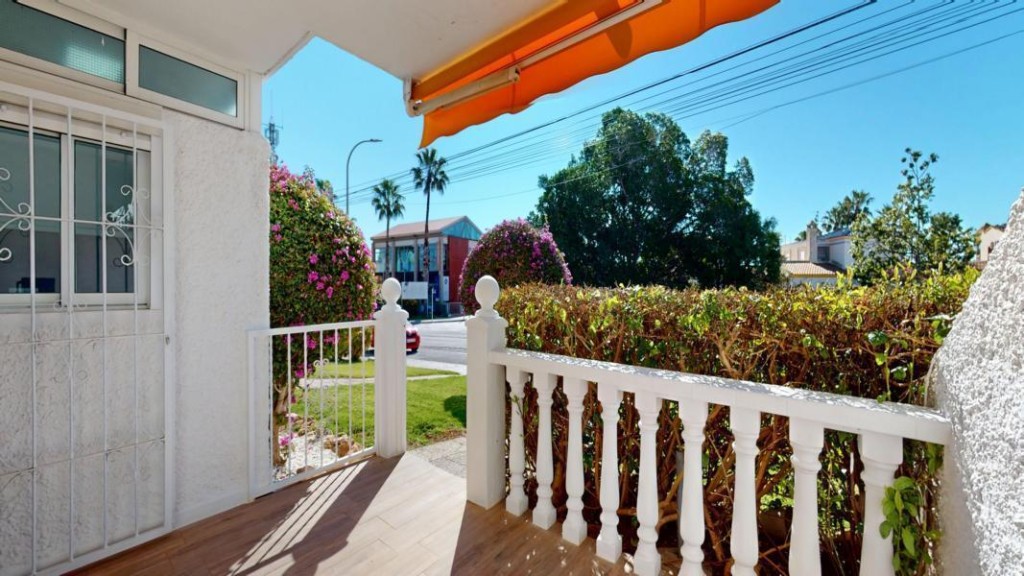 Imagen 2 de Venta de piso en Orihuela costa
