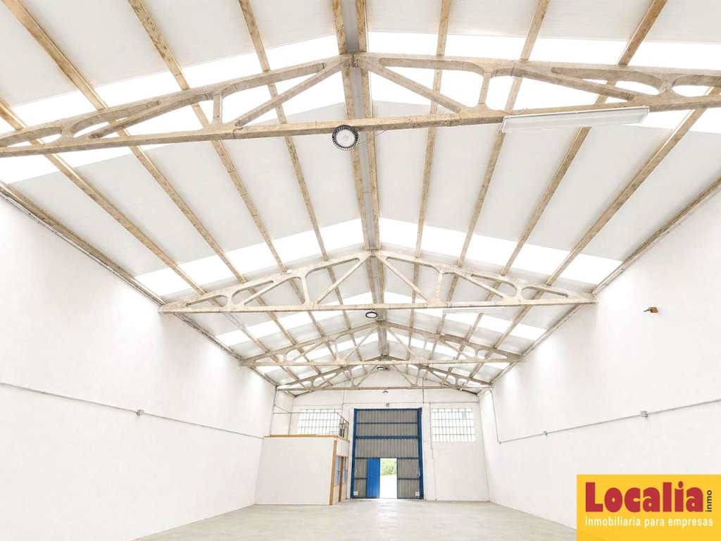 Imagen 2 de Nave industrial con acceso para tráiler Solares