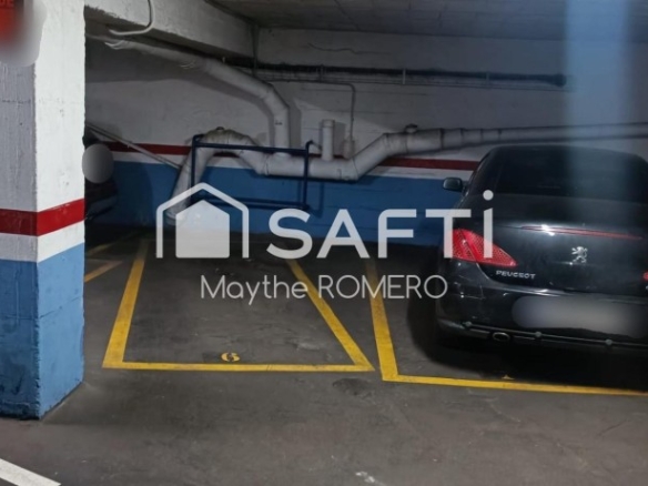 Imagen 1 de Plaza de parking para coche mediano en calle Casp junto a paseo de Sant Joan