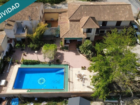 Imagen 1 de GRAN CASA CON PISCINA Y VIVIENDA INDEPENDIENTE EN XINORLA (MONÓVAR)