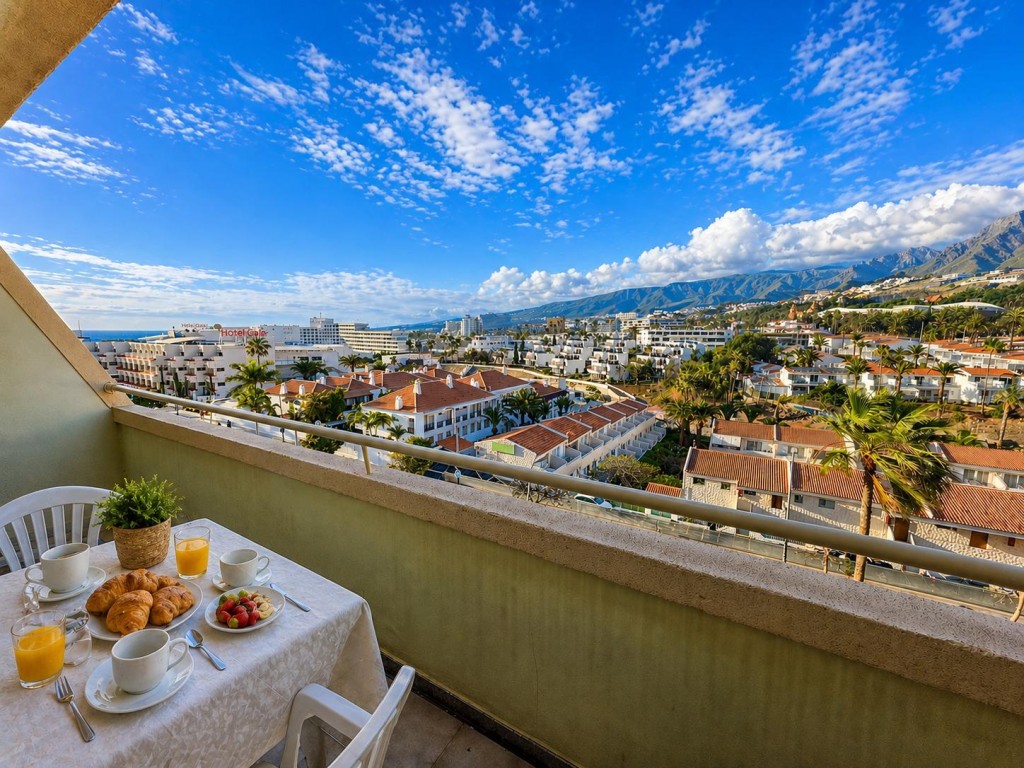Imagen 2 de Apartamento Amueblado en Playa de las Américas - Ideal para Disfrutar del Clima Canario