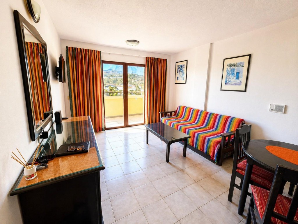 Imagen 3 de Apartamento Amueblado en Playa de las Américas - Ideal para Disfrutar del Clima Canario