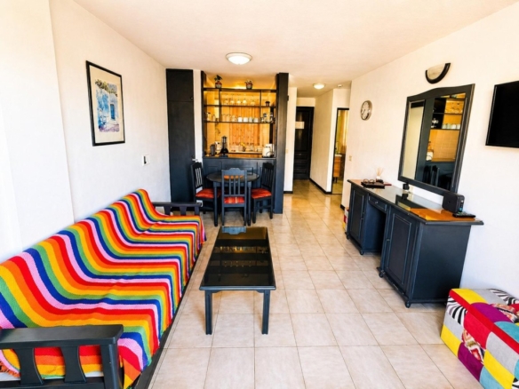 Imagen 4 de Apartamento Amueblado en Playa de las Américas - Ideal para Disfrutar del Clima Canario