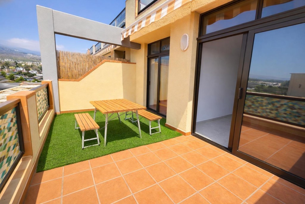 Imagen 1 de SE ALQUILA – Apartamento de 1 dormitorio en Los Cristianos