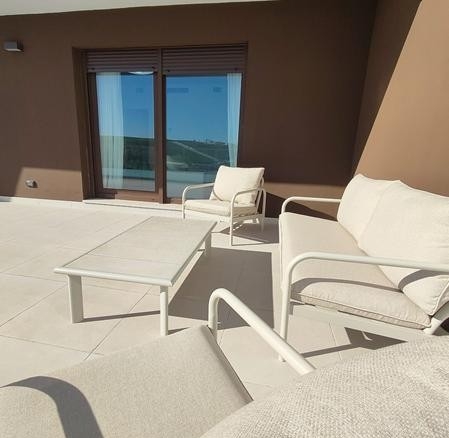 Imagen 1 de SE ALQUILA PRECIOSO ÁTICO AMUEBLADO EN ESTEPONA