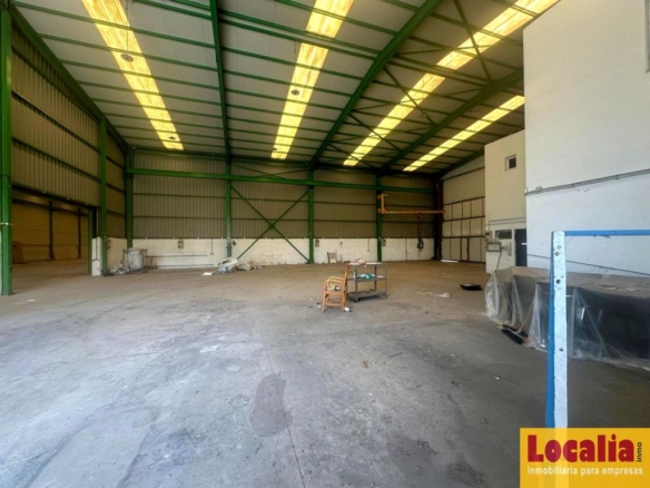 Imagen 1 de Nave industrial en alquiler en Guarnizo