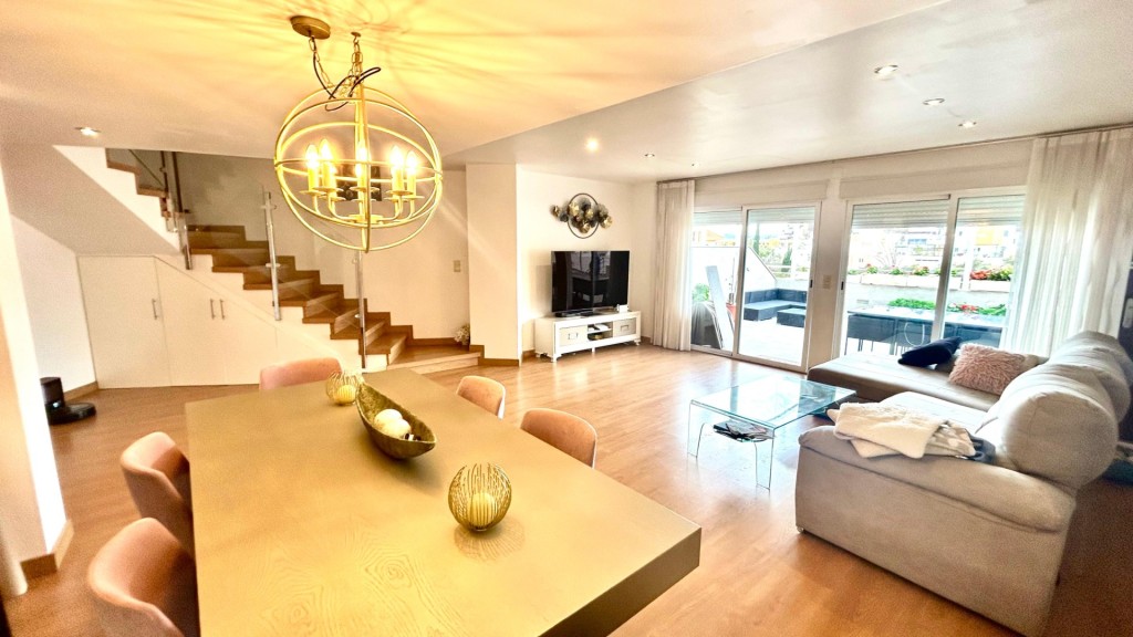 Imagen 1 de Exclusiva vivienda con piscina privada y garaje en El Hornillo!!!